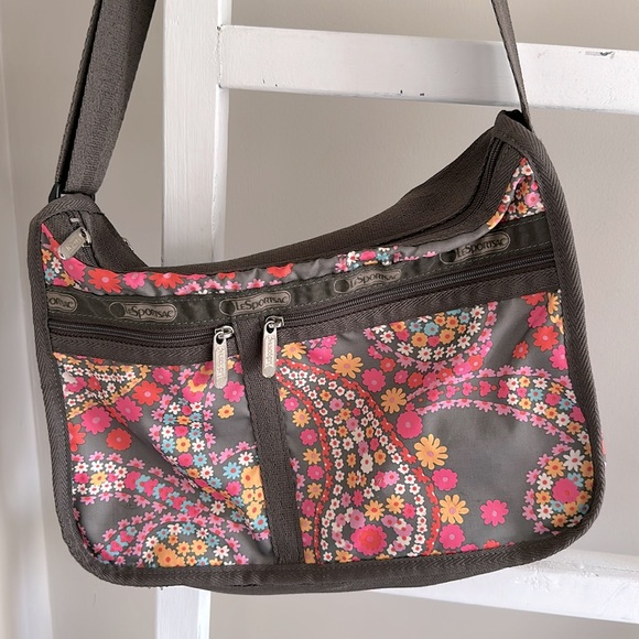 LeSportsac Deluxe Everyday Bag - Picture 3 of 11